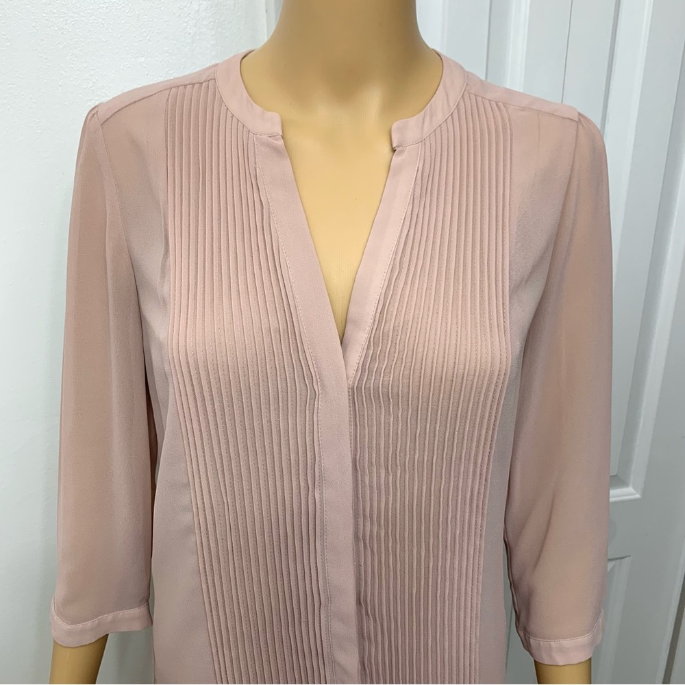 Elegant Pink Blouse - Picture 2 of 7